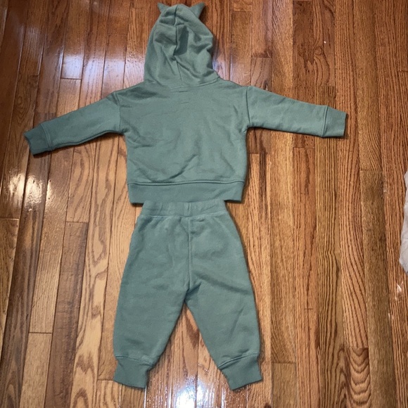 Gap Dragon Sweatshirt and Pants - Picture 4 of 4